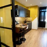 Capsule Premium Balneo & Cinema فالنسيان