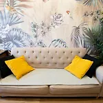 Apartment Capsule Premium Balneo & Cinema *