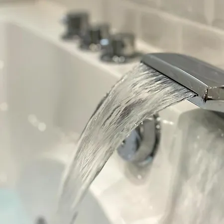 Capsule Premium Balnéo&home Cinema Apartamento