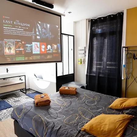 Capsule Premium Balnéo&home Cinema Apartamento Valenciennes