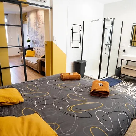 Apartment Capsule Premium Balneo & Cinema